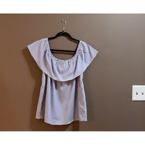 Off the shoulder sleeveless shirt
Nonsmoking home
Nautical
Boutique 
5 star